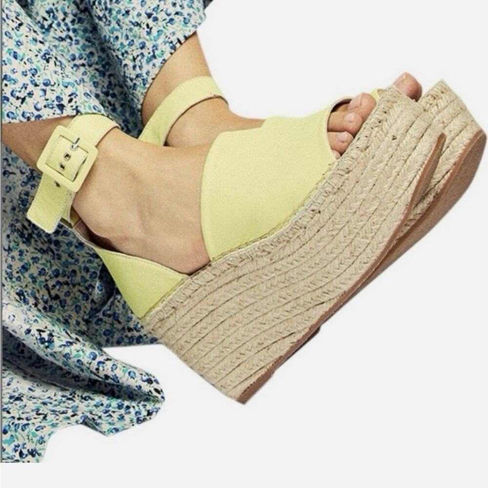Free People Coast Platform Sandal in Sunny Lime
Leather - Picture 15 of 16